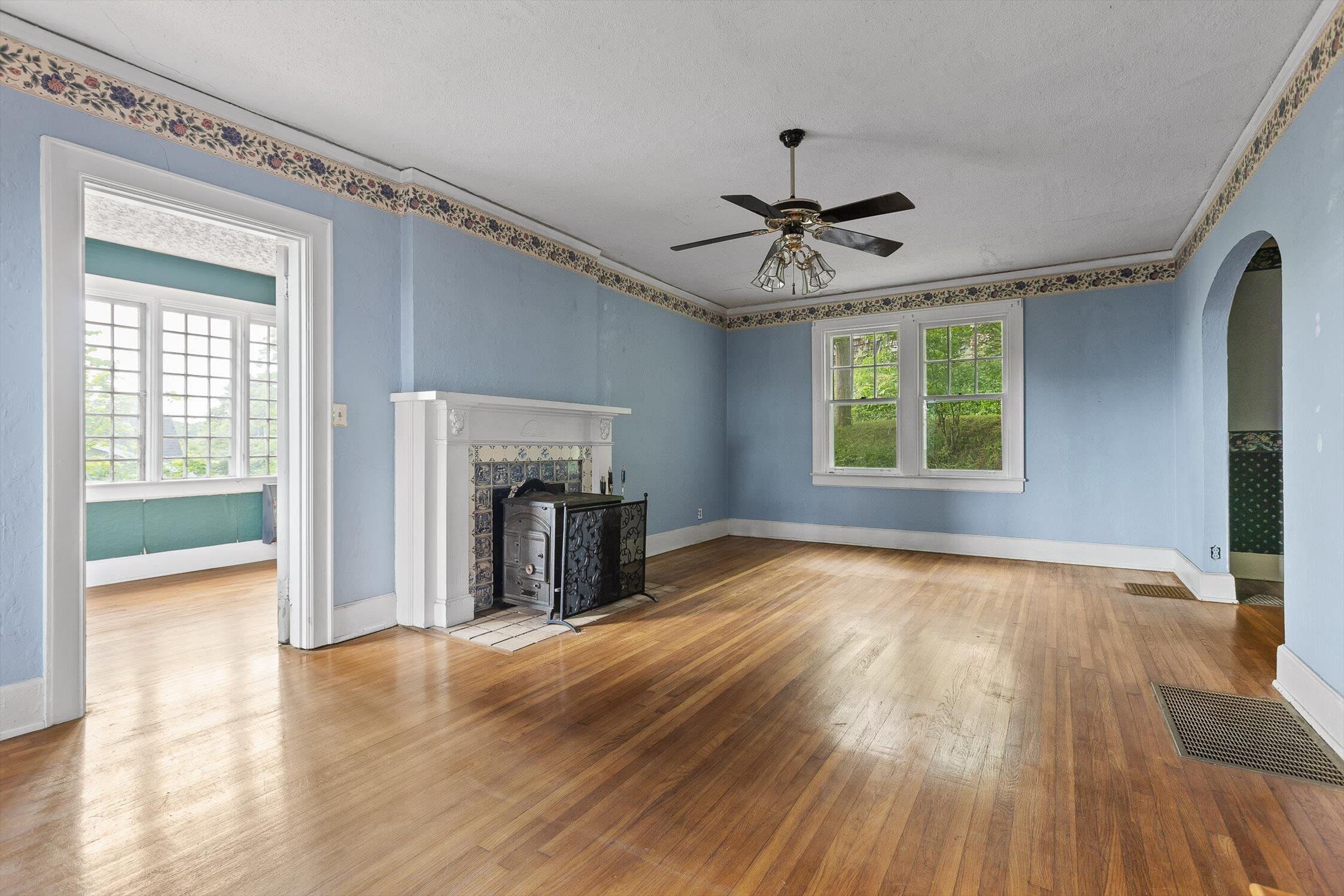 Chattanooga, Tennessee 37411, United States, 4 Bedrooms Bedrooms, ,3 BathroomsBathrooms,Residential,Active,124075