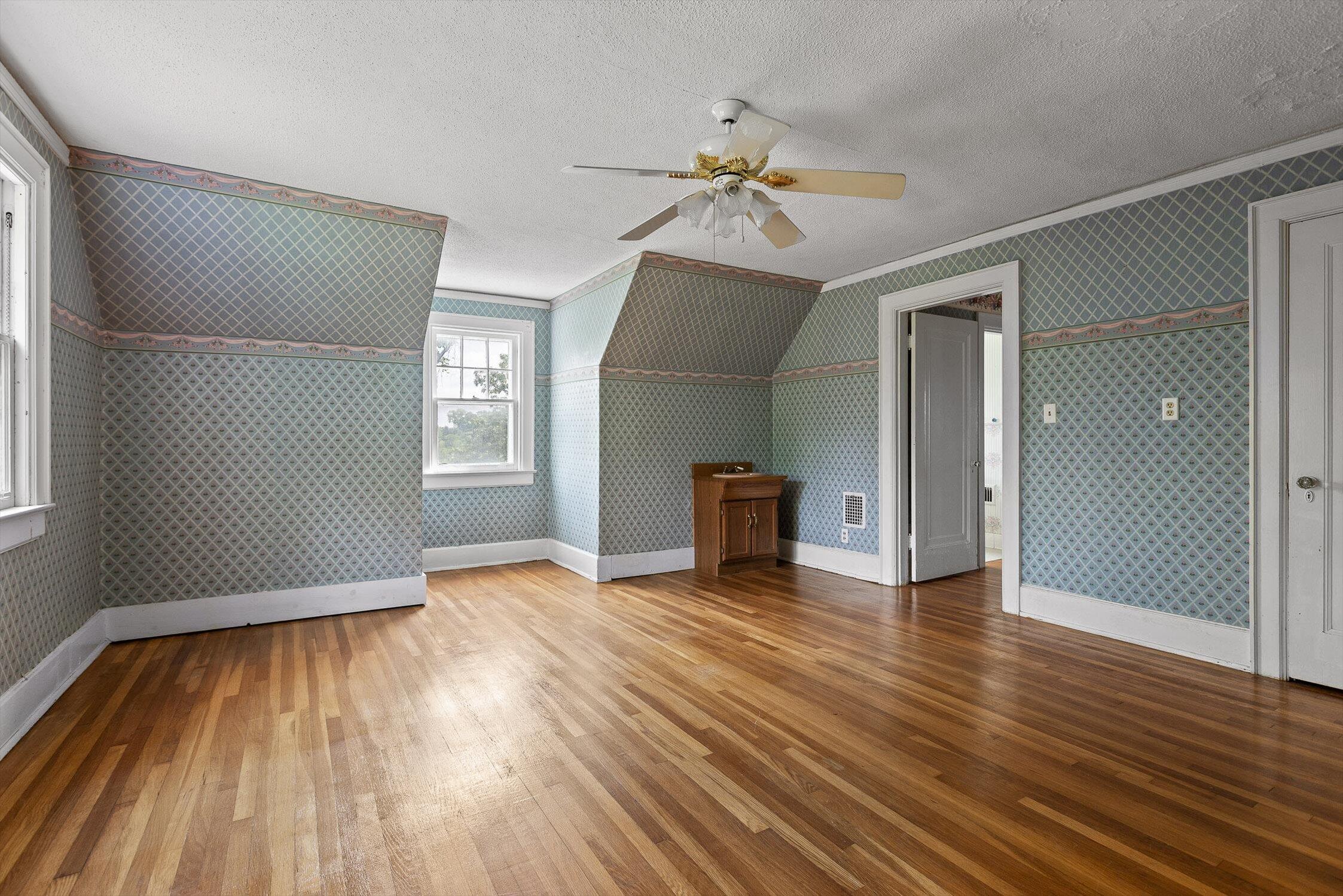 Chattanooga, Tennessee 37411, United States, 4 Bedrooms Bedrooms, ,3 BathroomsBathrooms,Residential,Active,124075