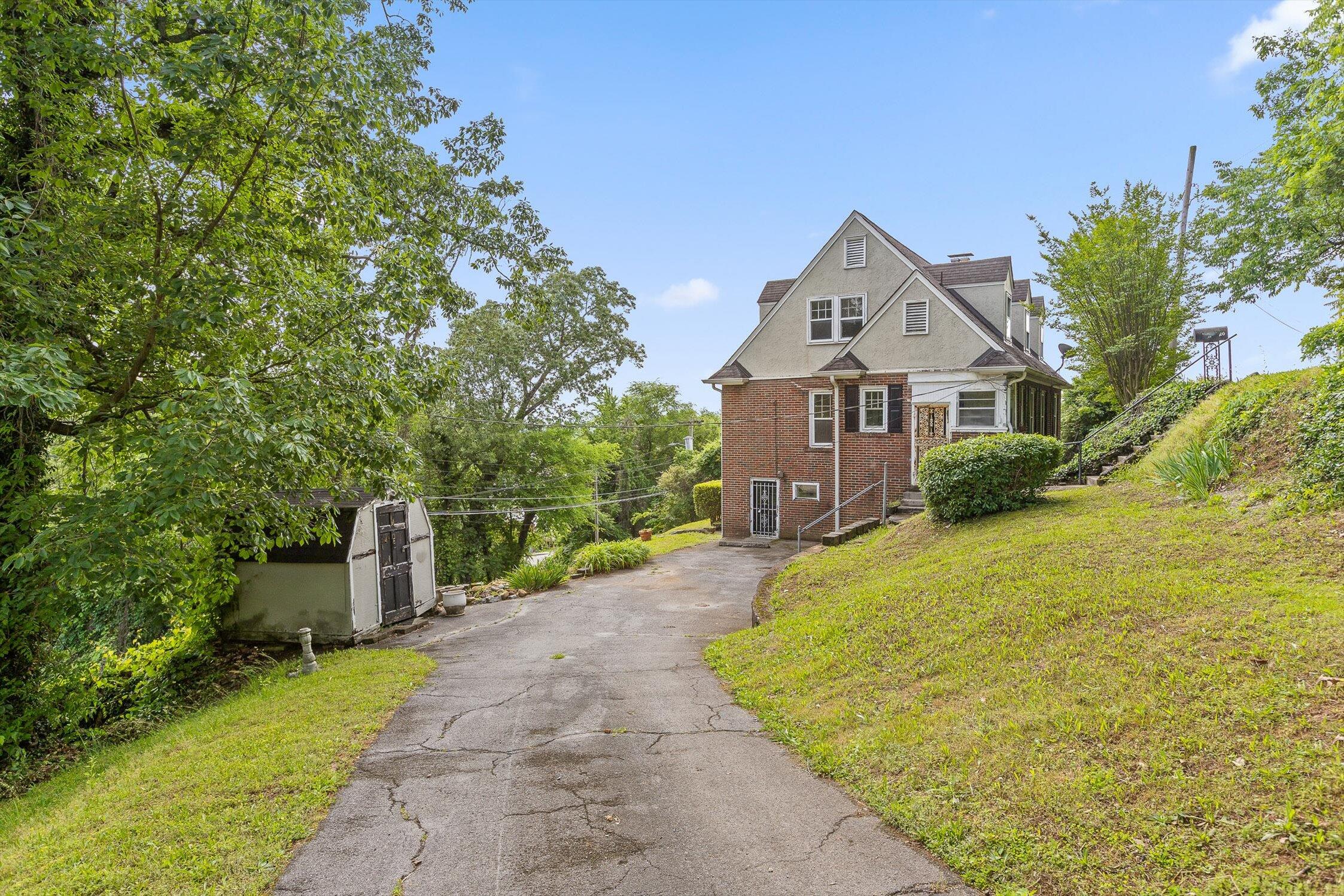 Chattanooga, Tennessee 37411, United States, 4 Bedrooms Bedrooms, ,3 BathroomsBathrooms,Residential,Active,124075