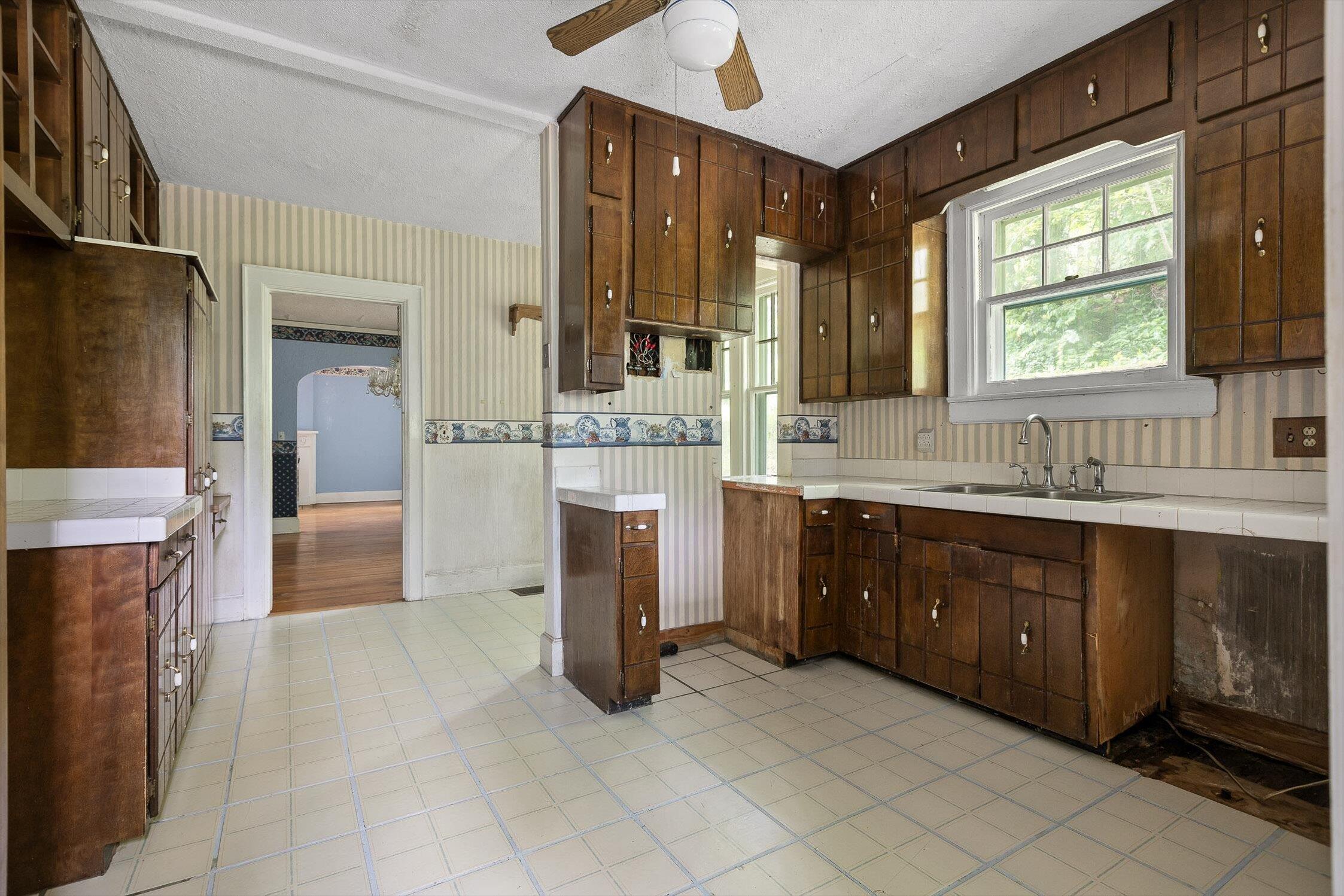 Chattanooga, Tennessee 37411, United States, 4 Bedrooms Bedrooms, ,3 BathroomsBathrooms,Residential,Active,124075