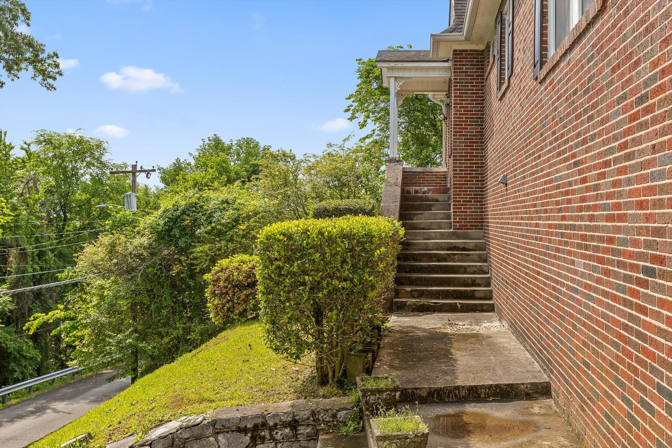 Chattanooga, Tennessee 37411, United States, 4 Bedrooms Bedrooms, ,3 BathroomsBathrooms,Residential,Active,124075