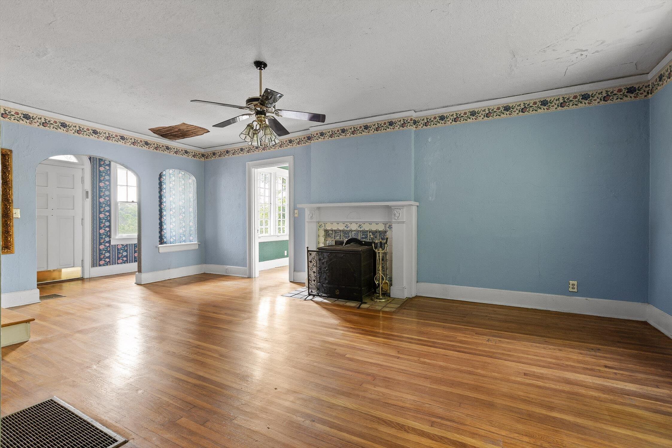 Chattanooga, Tennessee 37411, United States, 4 Bedrooms Bedrooms, ,3 BathroomsBathrooms,Residential,Active,124075