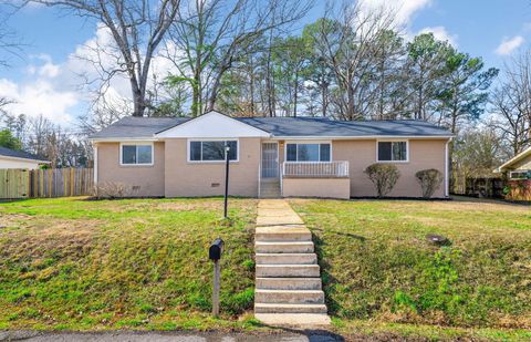 Photo of 4106 Belvoir Drive, Chattanooga, TN 37412 (MLS # 1529385)