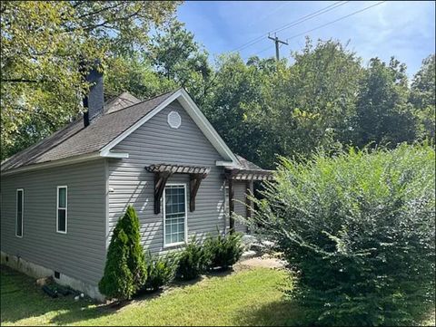 Photo of 2323 Crutchfield Street, Chattanooga, TN 37406 (MLS # 1531584)