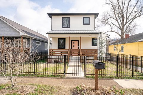 Photo of 1222 S Lyerly Street, Chattanooga, TN 37404 (MLS # 1527746)
