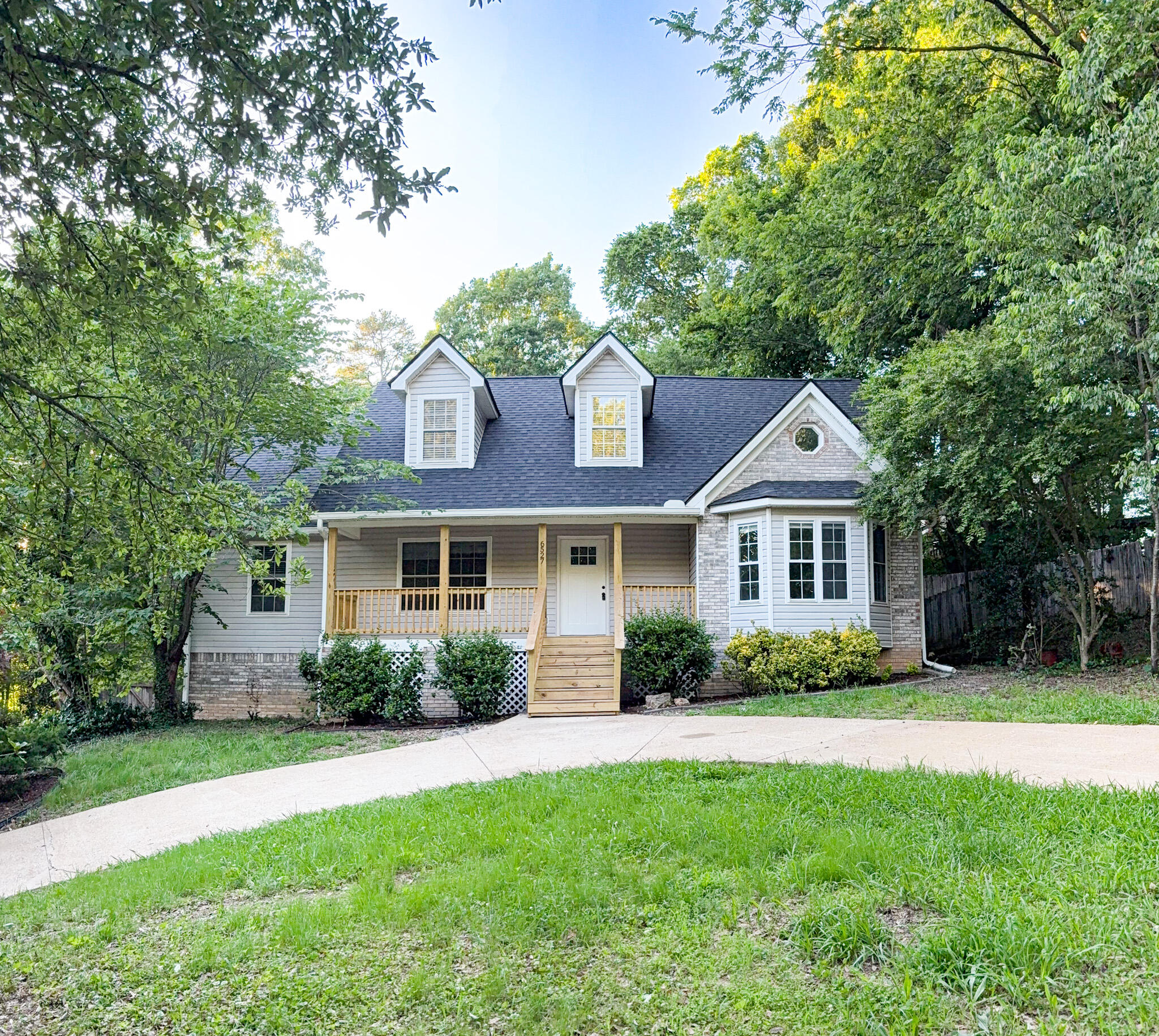 6527 Shallowmar Lane, Hixson, Tennessee image 1