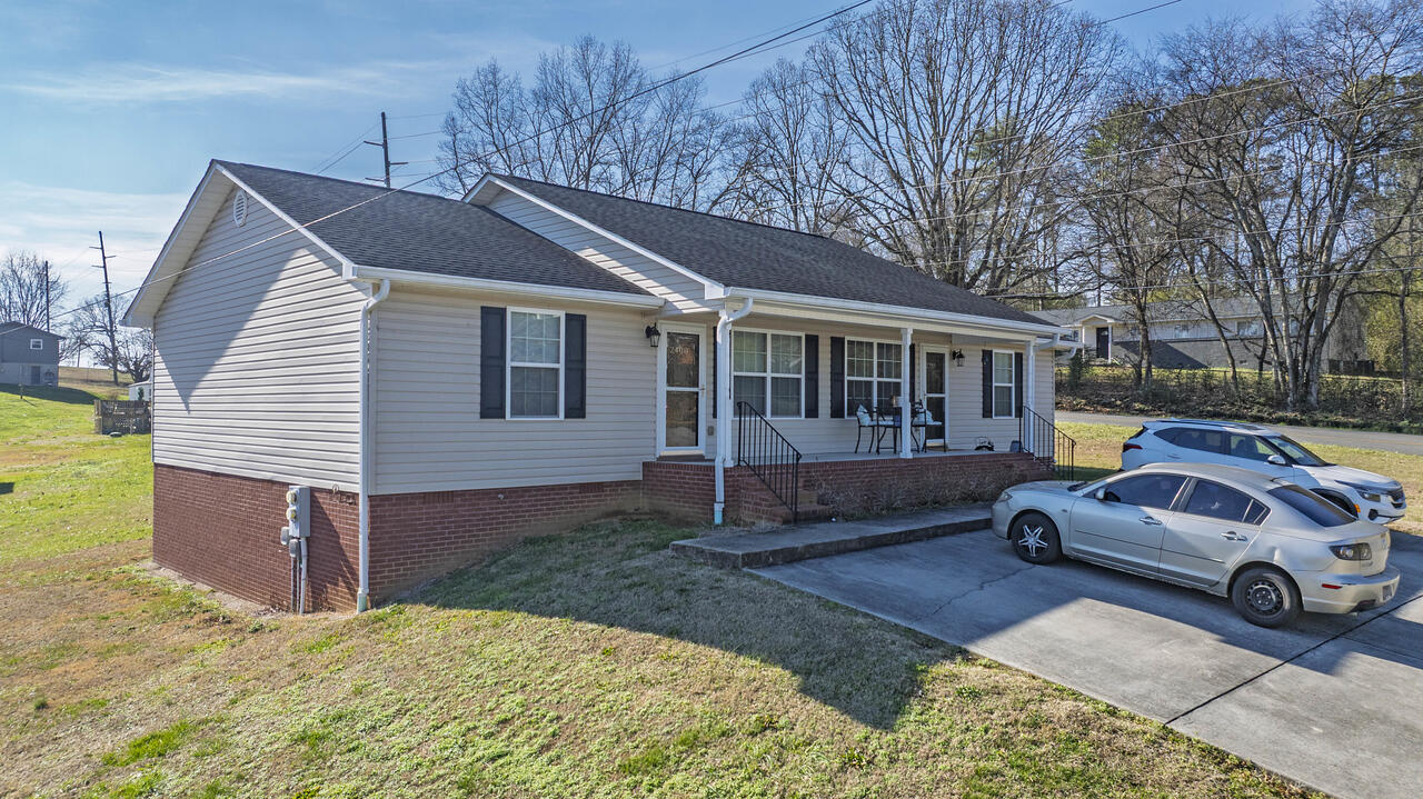 2402/2398 Rodney Drive SE