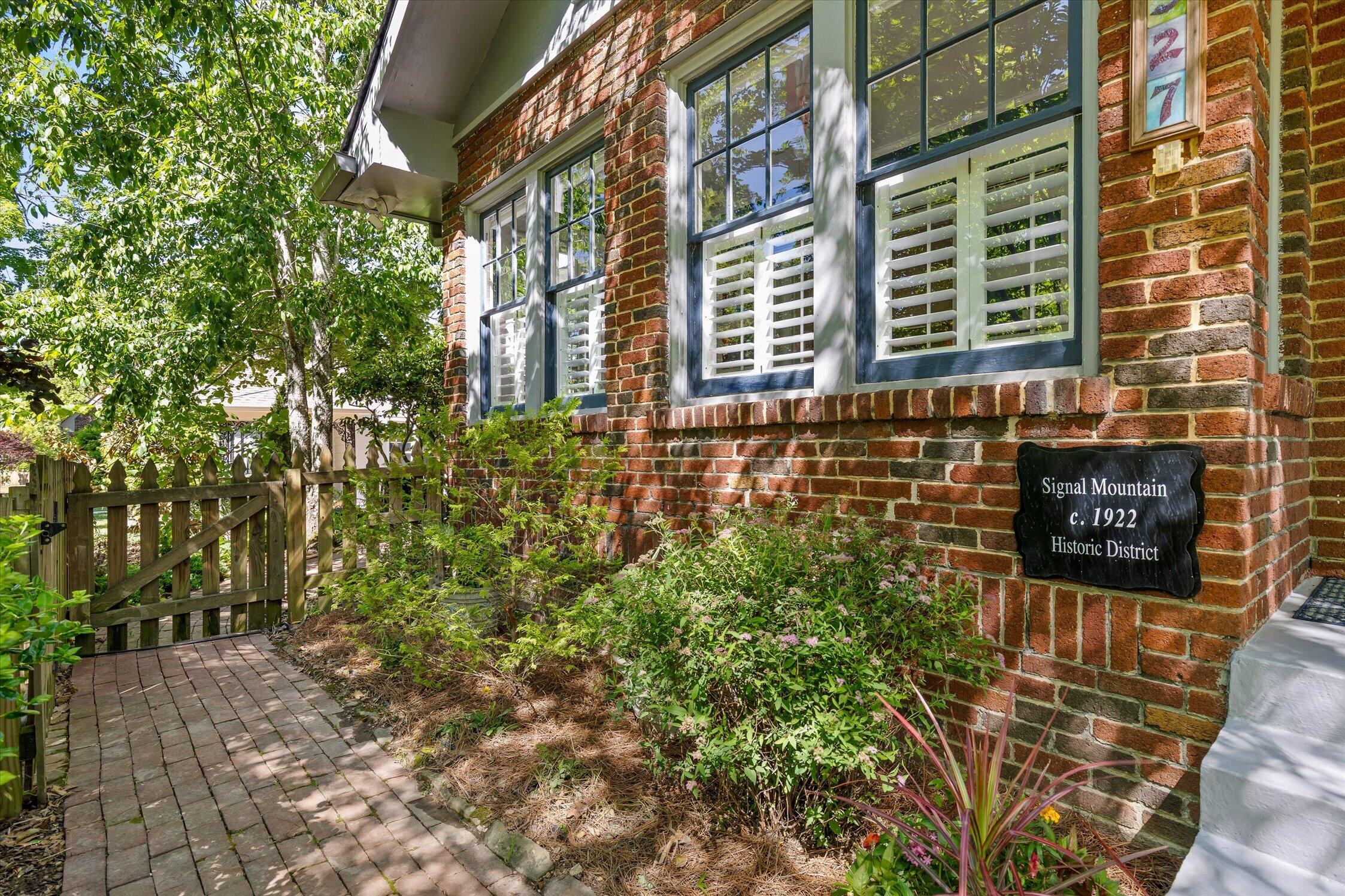 327 James Boulevard