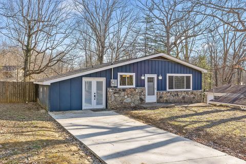 Photo of 627 Miles Road, Signal Mountain, TN 37377 (MLS # 1529315)