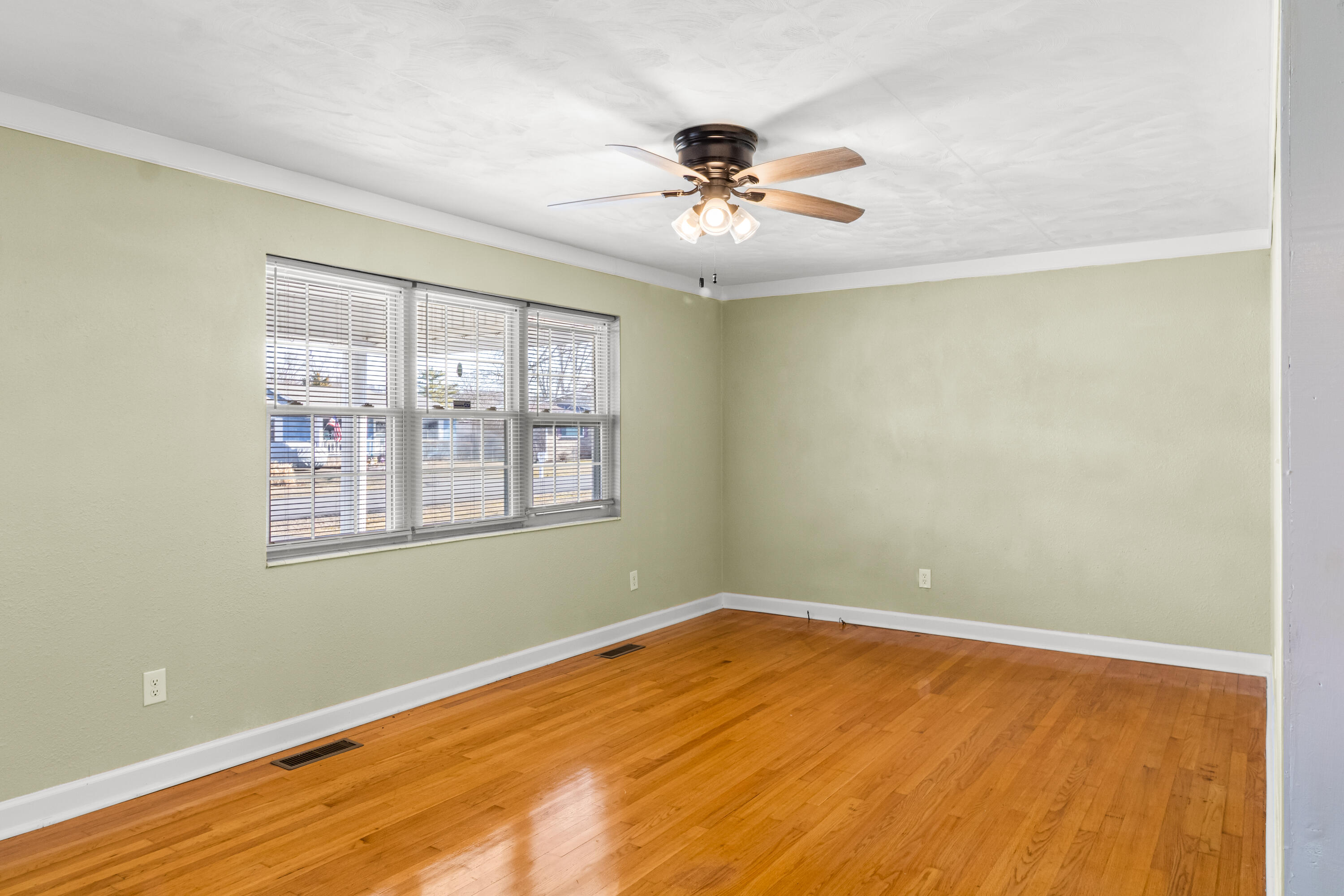 4925 Azalea Avenue NW