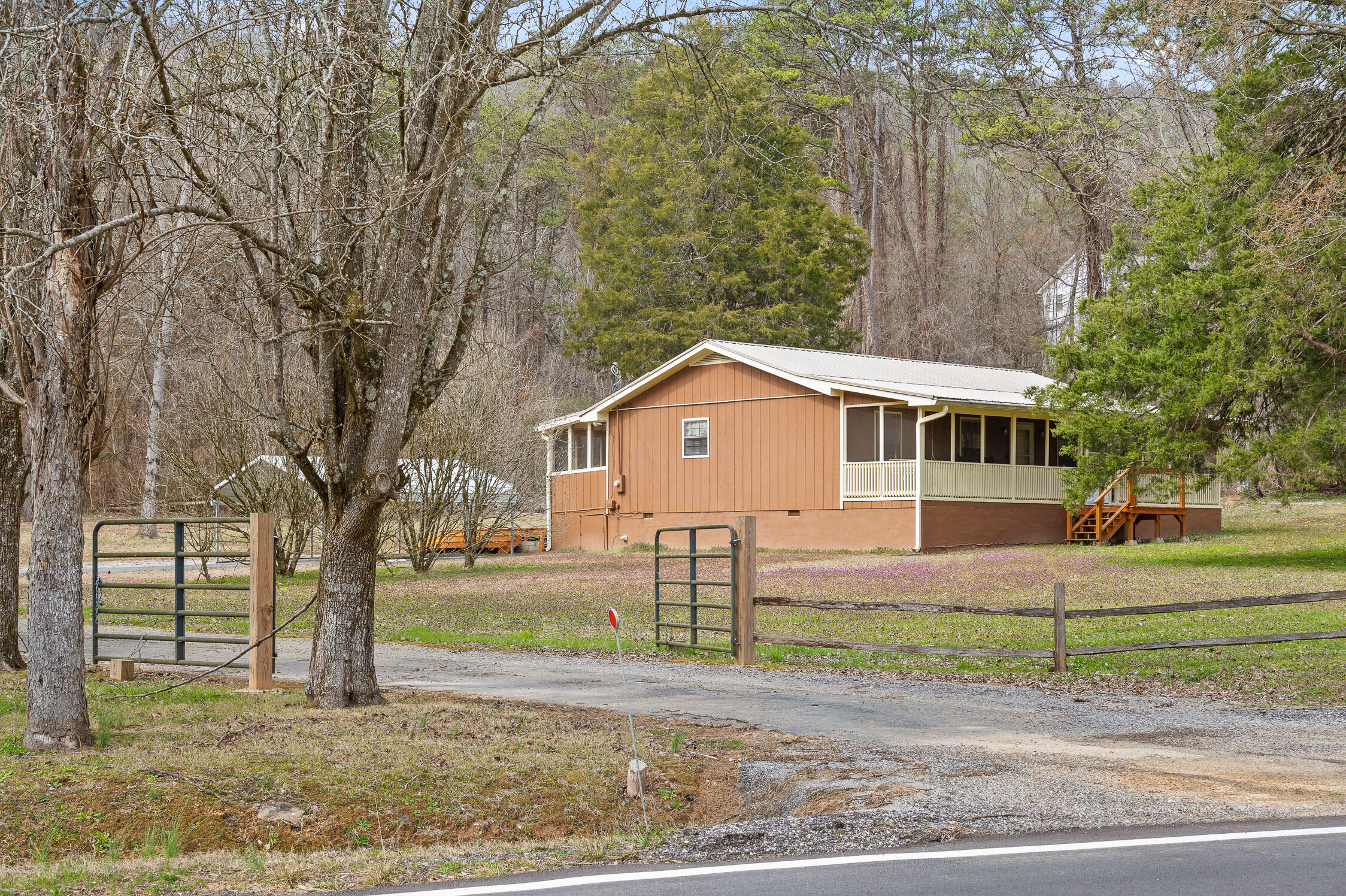 848 Back Valley Road, Trenton, Georgia image 1