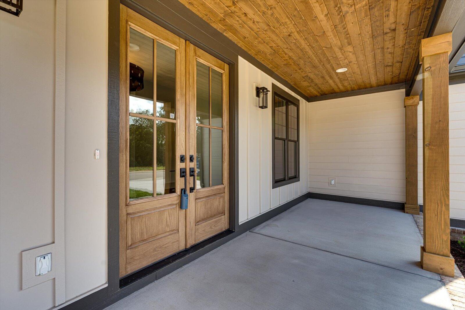 7104 Paxton Circle