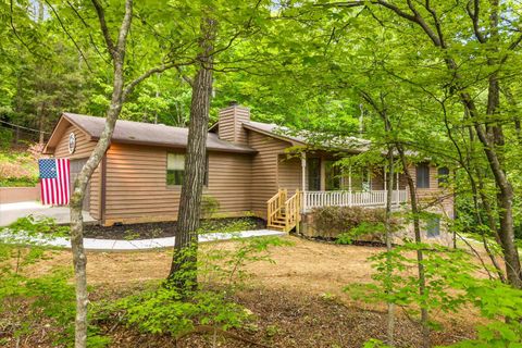 Homes For Sale - 107 Van Buren Drive<br/> Dalton, GA 30721