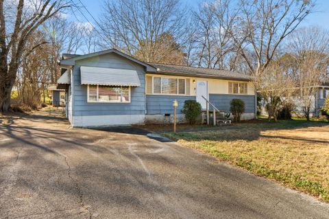 Photo of 6914 Robinson Drive, Chattanooga, TN 37421 (MLS # 1526644)
