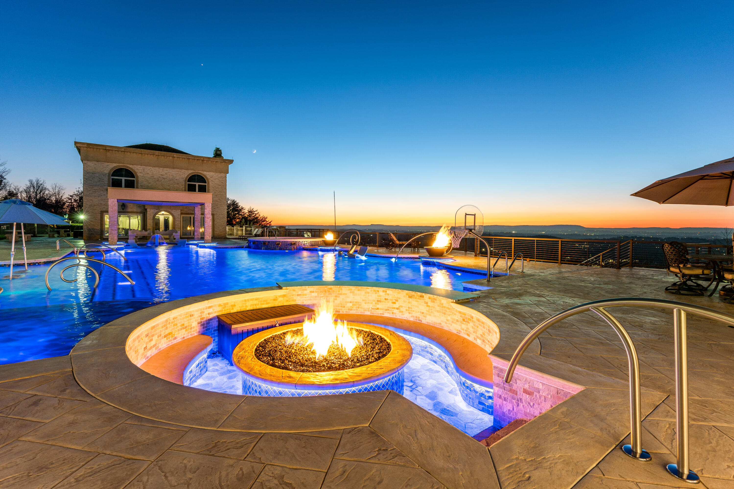 2363 Heavenly View