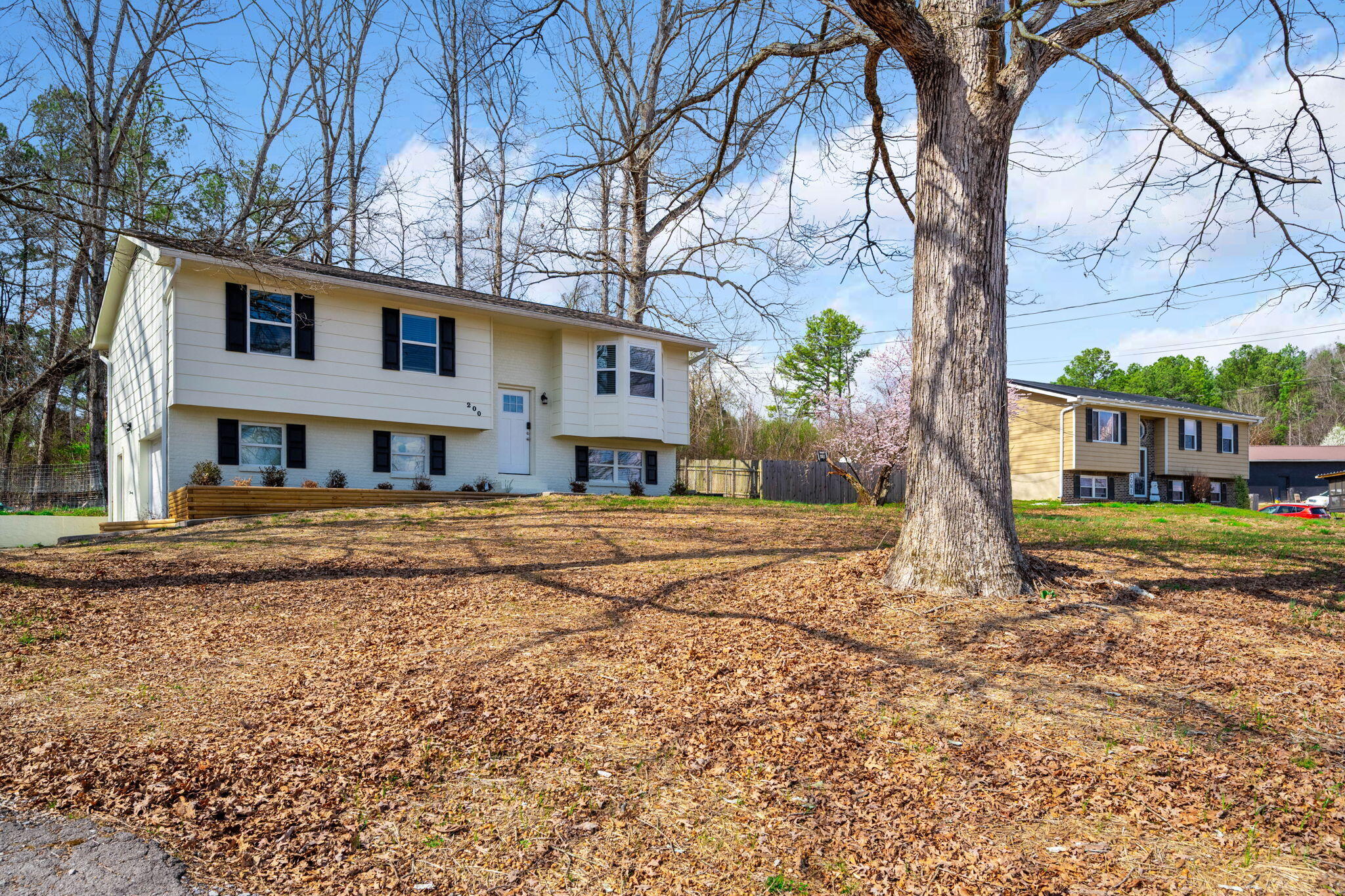 200 Starlet Circle NE