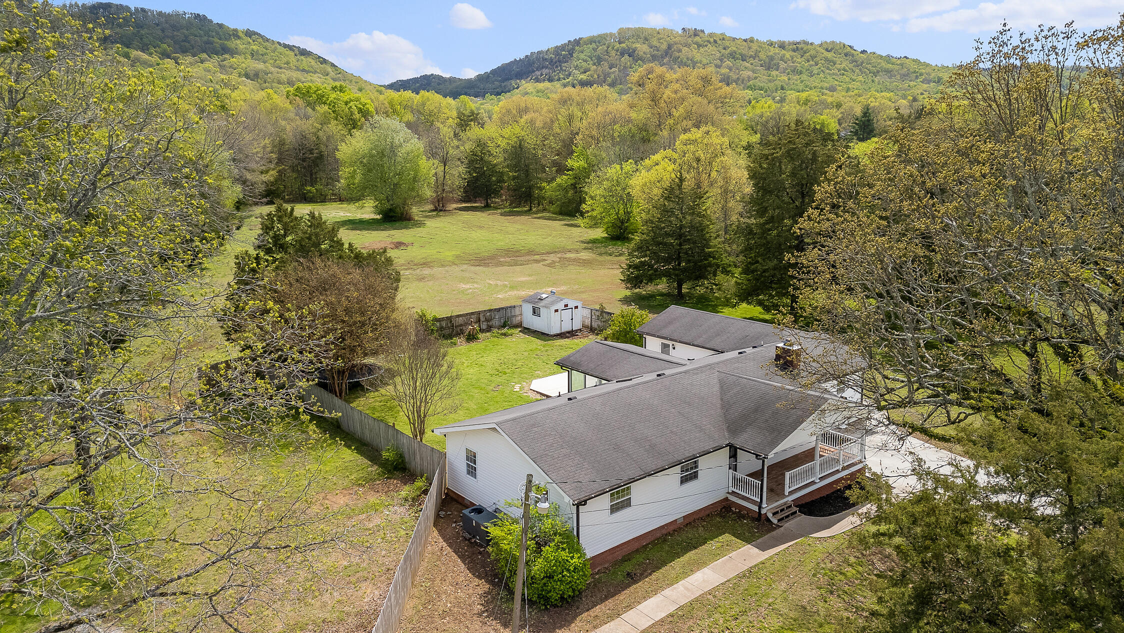 Ooltewah, Tennessee 37363, United States, 3 Bedrooms Bedrooms, ,3 BathroomsBathrooms,Residential,Contingent,40505