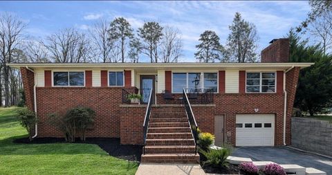 Photo of 1402 John Ross Road, Chattanooga, TN 37412 (MLS # 1529760)