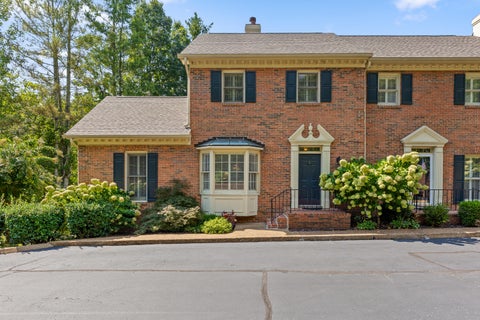 Townhouse For Sale - 802 Signal Mountain Boulevard<br/> Hamilton County, Signal Mountain, TN 37377