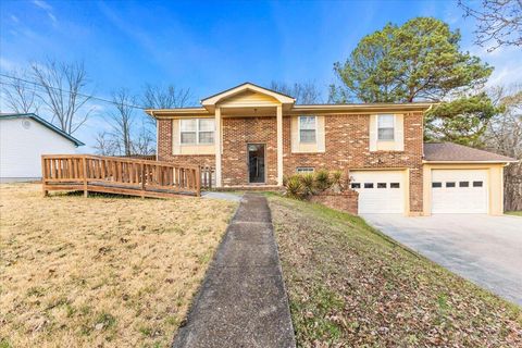 Photo of 2428 Leann Circle, Chattanooga, TN 37406 (MLS # 1529888)