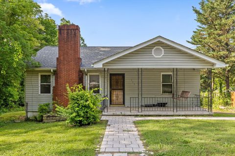 Photo of 306 Pine Ridge Road, Chattanooga, TN 37405 (MLS # 1513303) Photo of 306 Pine Ridge Road, Chattanooga, TN 37405 (MLS # 1513303)