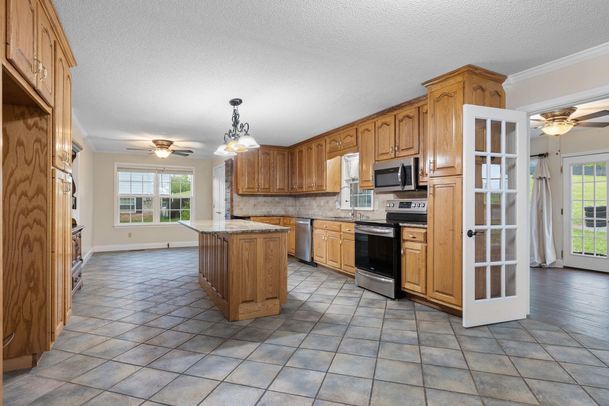 1033 Nickajack Circle, Jasper, Tennessee image 9