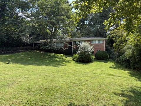Photo of 1905 Hixson Pike, Chattanooga, TN 37405 (MLS # 1540672)
