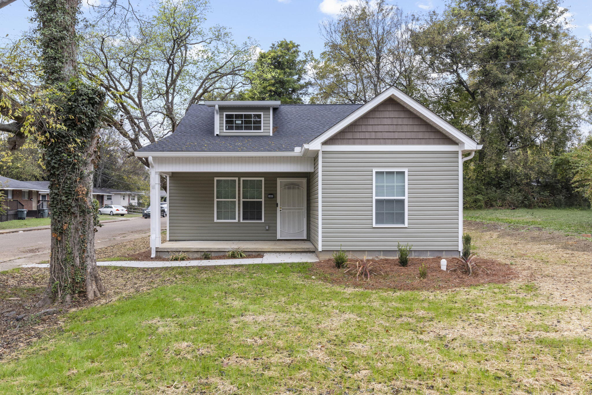 Chattanooga, Tennessee 37406, United States, 3 Bedrooms Bedrooms, ,2 BathroomsBathrooms,Residential,Active,35693