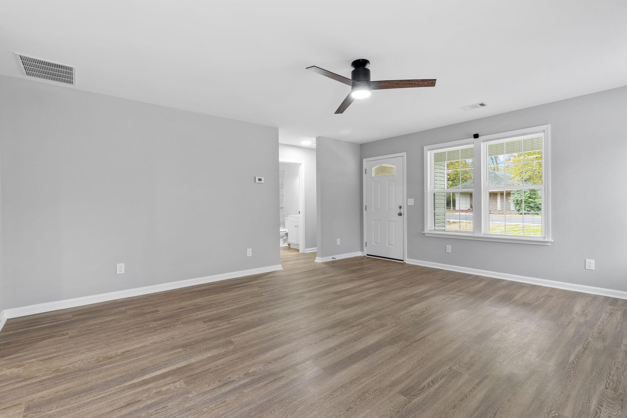 Chattanooga, Tennessee 37406, United States, 3 Bedrooms Bedrooms, ,2 BathroomsBathrooms,Residential,Active,35693