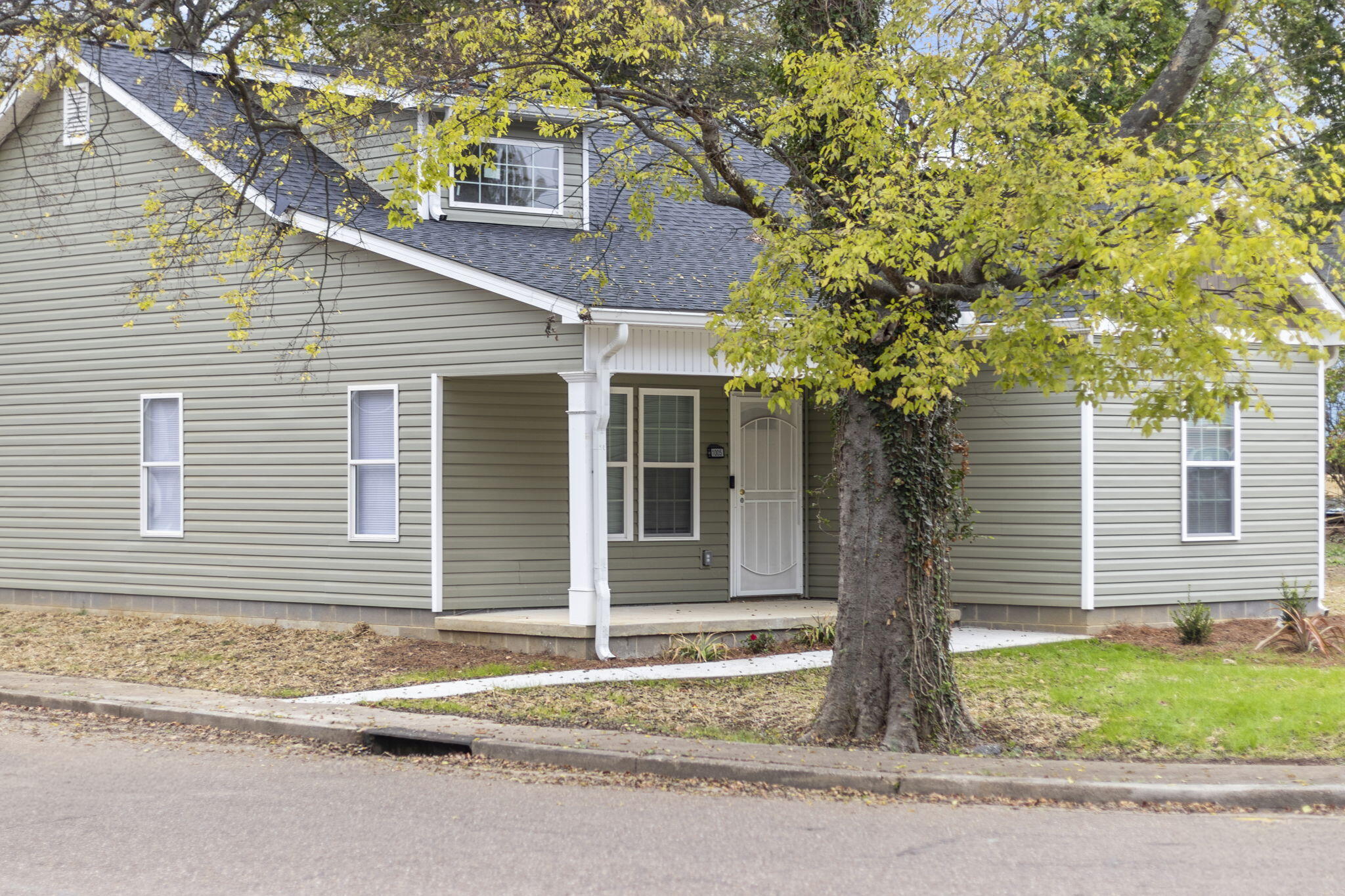 Chattanooga, Tennessee 37406, United States, 3 Bedrooms Bedrooms, ,2 BathroomsBathrooms,Residential,Active,35693