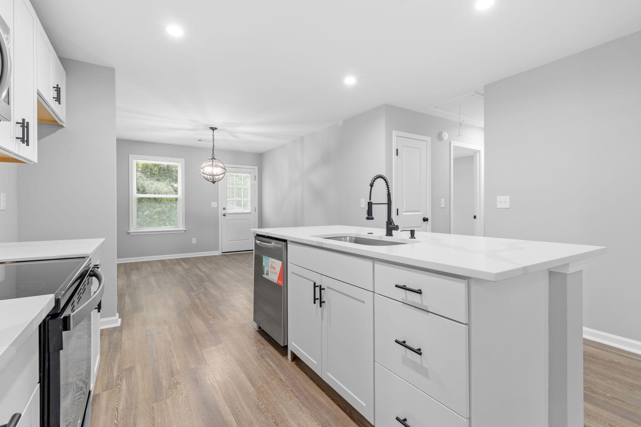 Chattanooga, Tennessee 37406, United States, 3 Bedrooms Bedrooms, ,2 BathroomsBathrooms,Residential,Active,35693