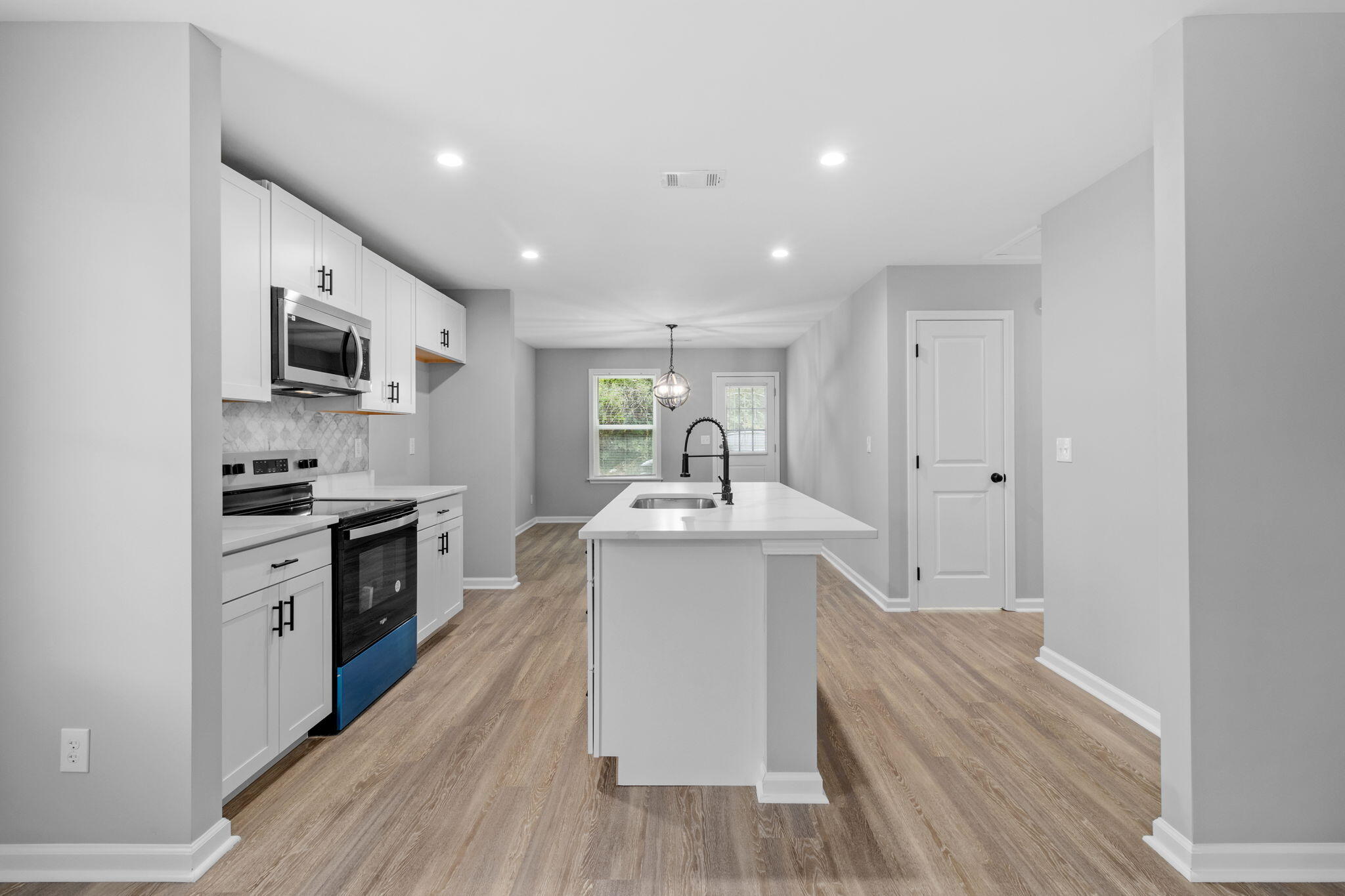 Chattanooga, Tennessee 37406, United States, 3 Bedrooms Bedrooms, ,2 BathroomsBathrooms,Residential,Active,35693