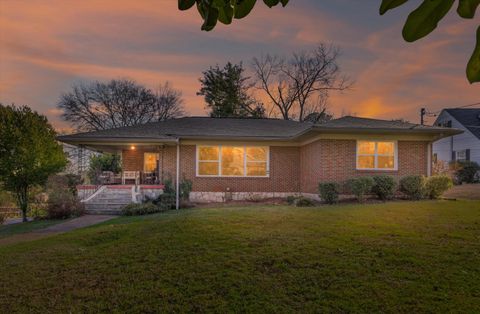 Photo of 710 Belvoir Avenue, Chattanooga, TN 37412 (MLS # 1526000)