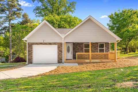 Photo of 6 Catherine Street, Rossville, GA 30741 (MLS # 1532346)