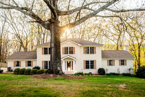 Photo of 5702 Queen Mary Lane, Chattanooga, TN 37415 (MLS # 1531514)