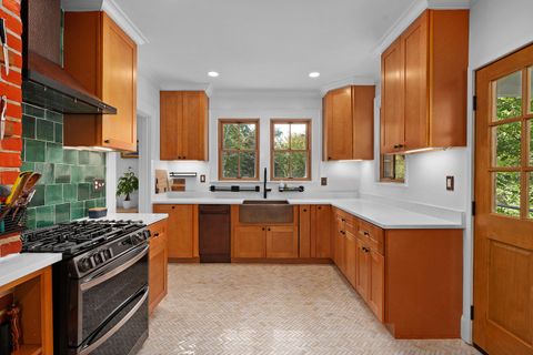 Tiny photo for 117 S Bragg Avenue, Lookout Mountain, TN 37350 (MLS # 1523051)