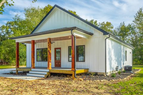 Photo of 206 Pine Street, Soddy Daisy, TN 37379 (MLS # 1521581)