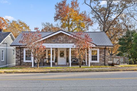 Photo of 800 Barton Avenue, Chattanooga, TN 37405 (MLS # 1516180)