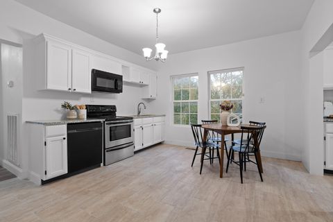 Tiny photo for 800 Barton Avenue, Chattanooga, TN 37405 (MLS # 1516180)