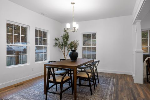 Tiny photo for 800 Barton Avenue, Chattanooga, TN 37405 (MLS # 1516180)