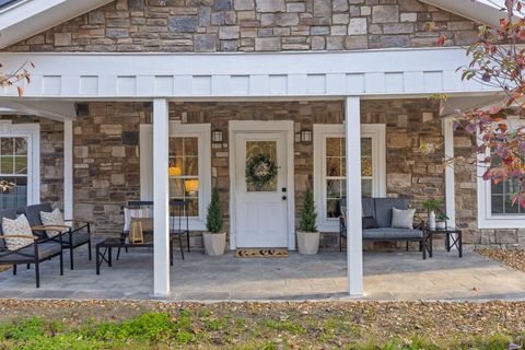 Tiny photo for 800 Barton Avenue, Chattanooga, TN 37405 (MLS # 1516180)