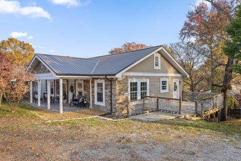 Tiny photo for 800 Barton Avenue, Chattanooga, TN 37405 (MLS # 1516180)