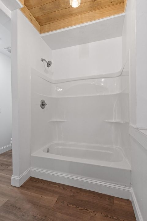 Tiny photo for 800 Barton Avenue, Chattanooga, TN 37405 (MLS # 1516180)