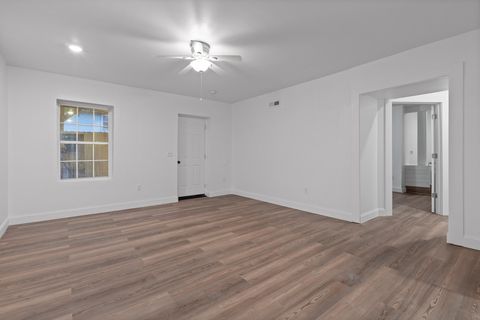 Tiny photo for 800 Barton Avenue, Chattanooga, TN 37405 (MLS # 1516180)