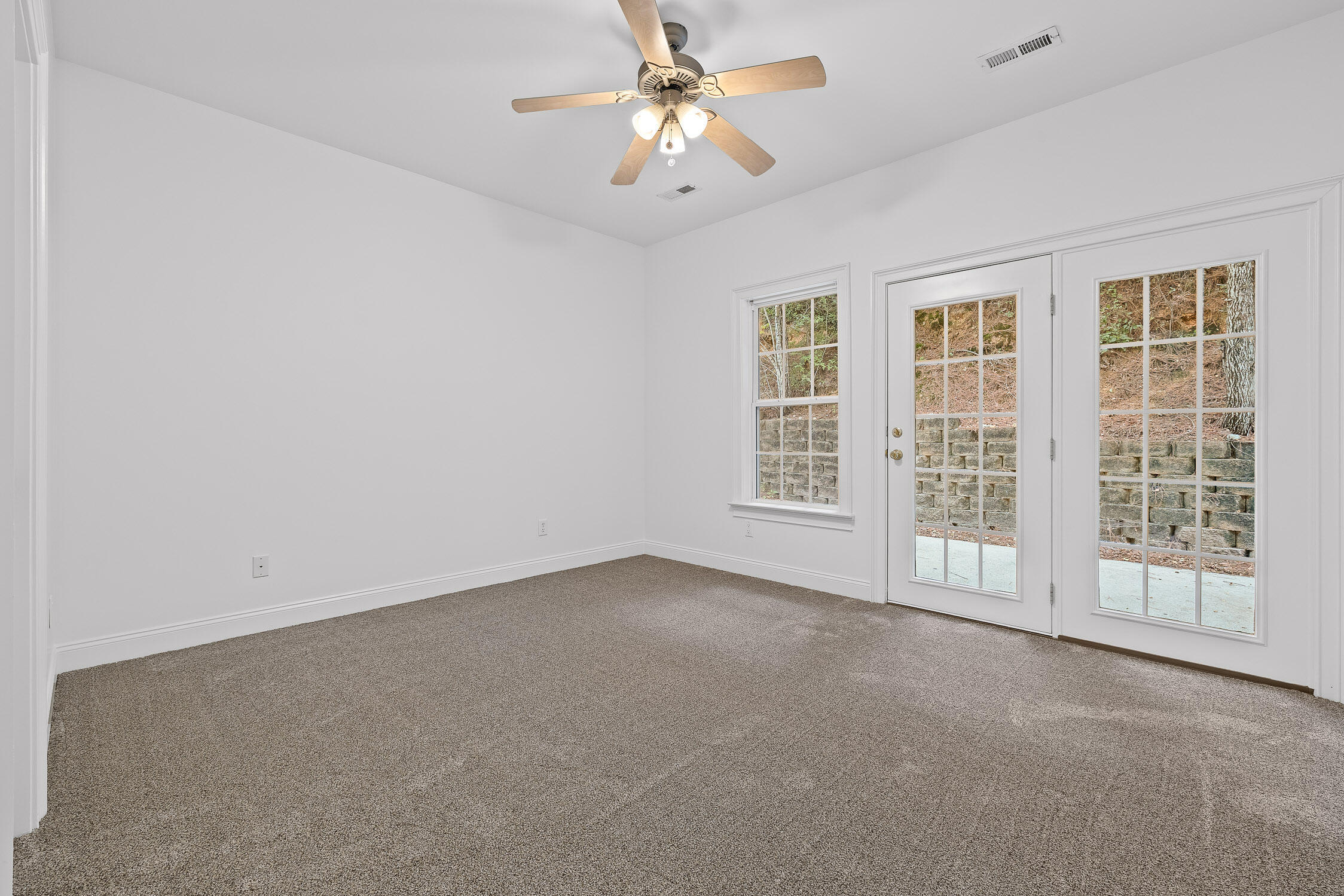 Chattanooga, Tennessee 37416, United States, 3 Bedrooms Bedrooms, ,2 BathroomsBathrooms,Residential,Active,90906