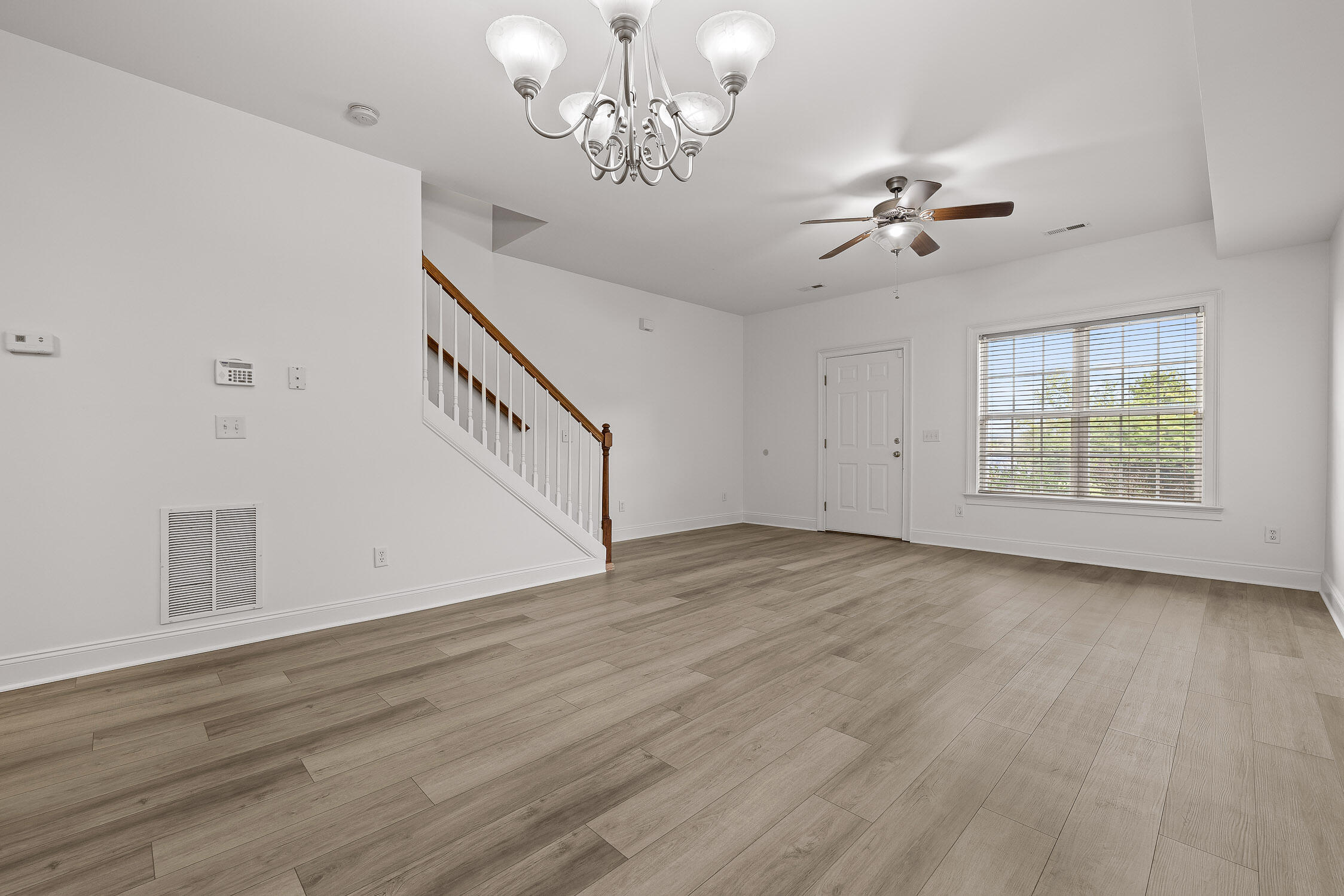 Chattanooga, Tennessee 37416, United States, 3 Bedrooms Bedrooms, ,2 BathroomsBathrooms,Residential,Active,90906