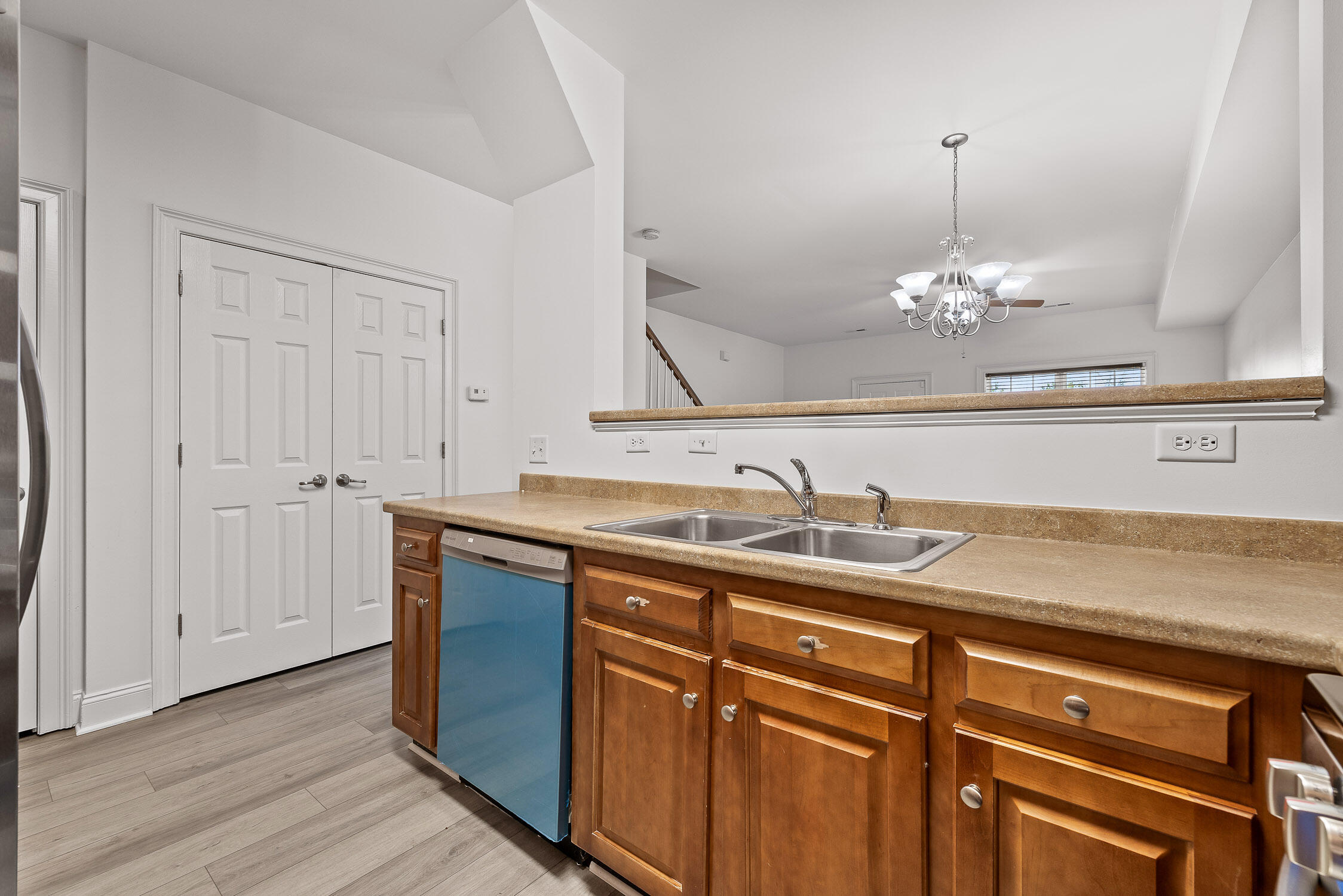 Chattanooga, Tennessee 37416, United States, 3 Bedrooms Bedrooms, ,2 BathroomsBathrooms,Residential,Active,90906