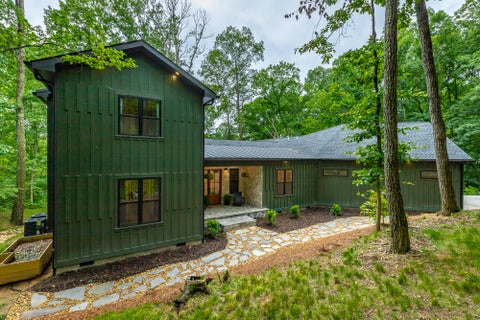 Homes For Sale - 19 Stonehaven Drive<br/> Signal Mountain, TN 37377