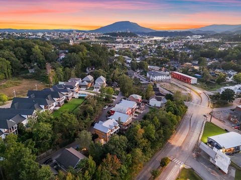 Tiny photo for 825 Stellar View, Chattanooga, TN 37405 (MLS # 1521684)