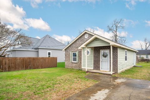 Photo of 2603 E 44th Street, Chattanooga, TN 37407 (MLS # 1526723)